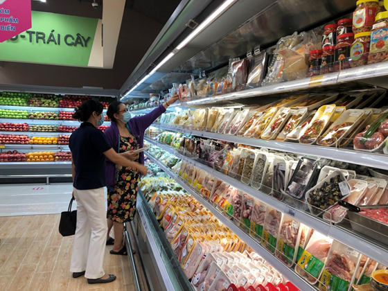 Hàng hóa nhiều, người dân không cần dồn dập mua sắm hang hoa nhieu nguoi dan khong can don dap mua sam