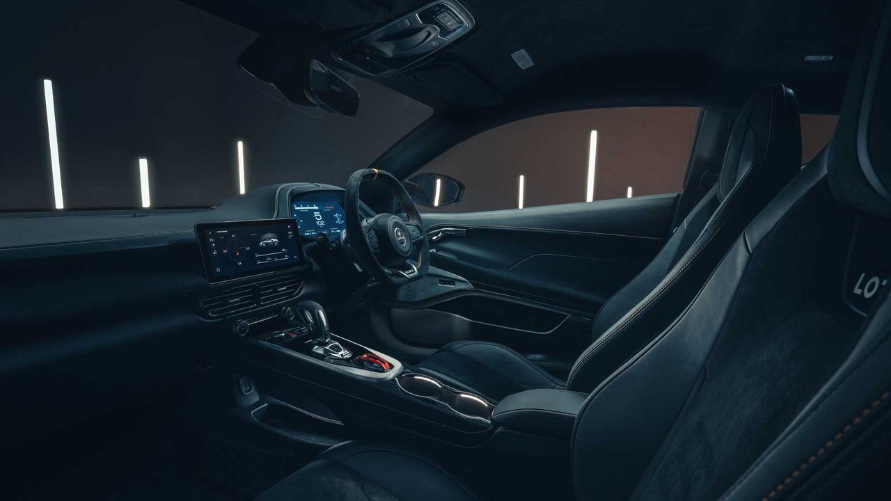 Lotus Emira 2023 có gì?