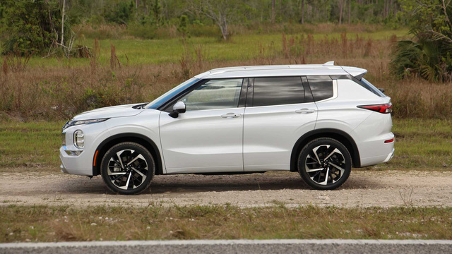 Mitsubishi Outlander bản hybrid sạc điện mới sắp ra mắt thị trường mitsubishi outlander ban hybrid sac dien sap ra mat thi truong