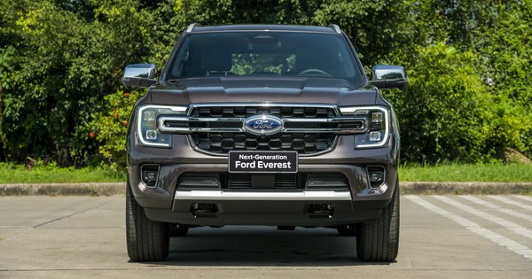 ford everest 2023 ra mat voi gia tu 1099 ty dong