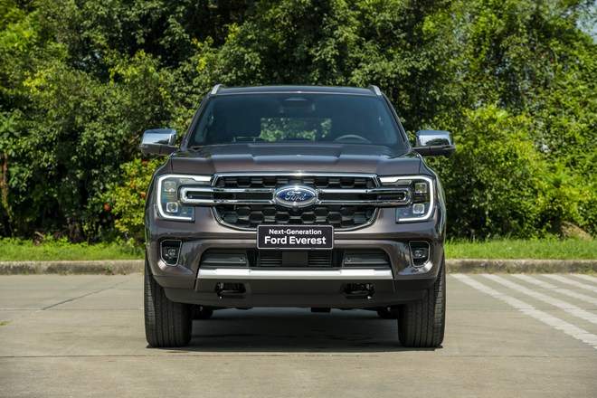 Ford Everest 2023 ra mắt với giá từ 1,099 tỷ đồng