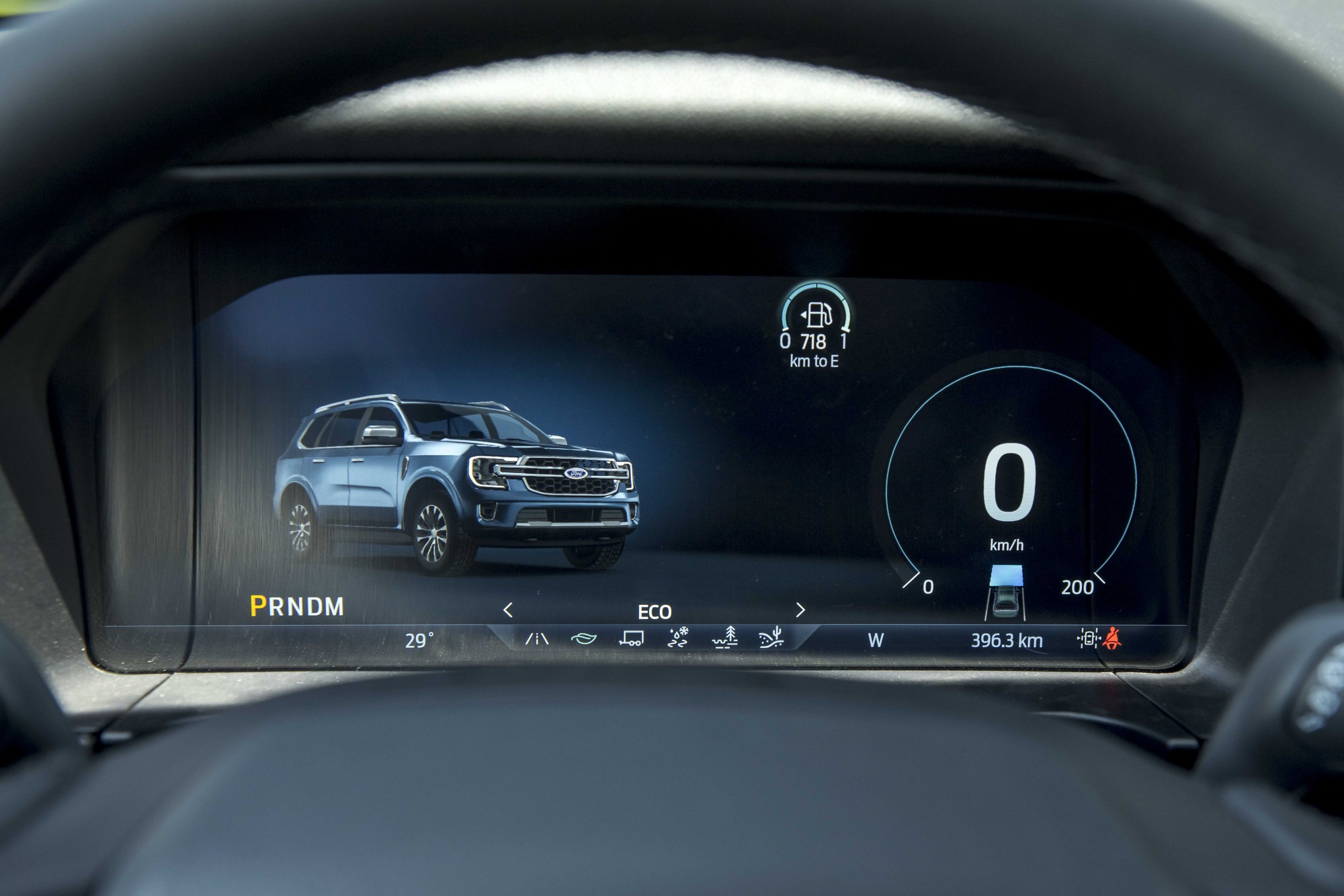 Ford Everest 2023 ra mắt với giá từ 1,099 tỷ đồng