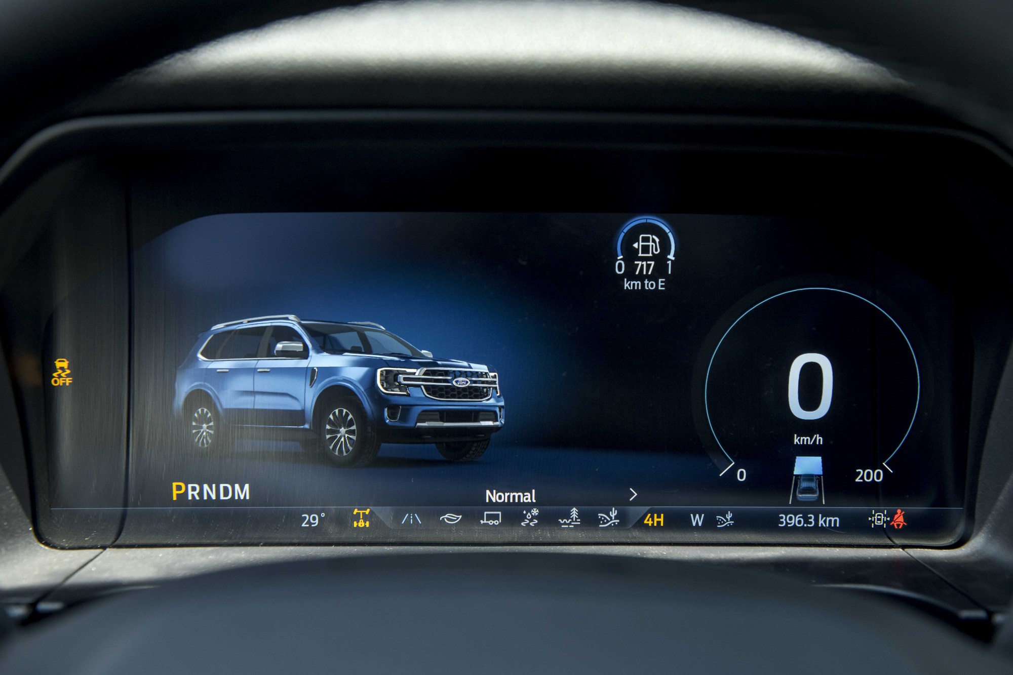 Ford Everest 2023 ra mắt với giá từ 1,099 tỷ đồng