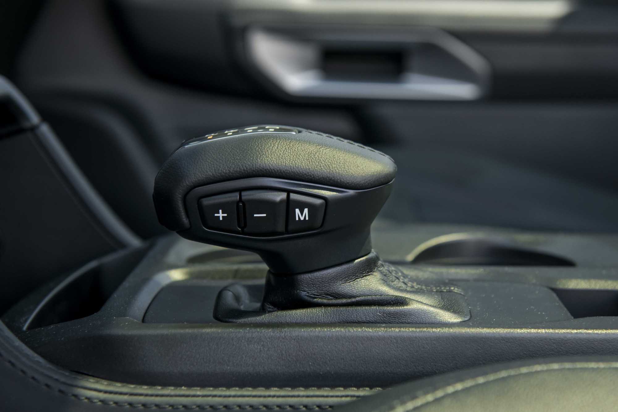 Ford Everest 2023 ra mắt với giá từ 1,099 tỷ đồng