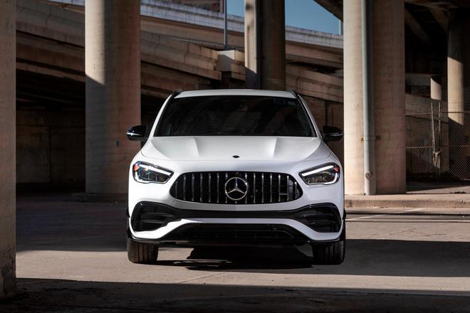 Mercedes-AMG GLA 45 S 2022 có giá hơn 3,4 tỷ đồng