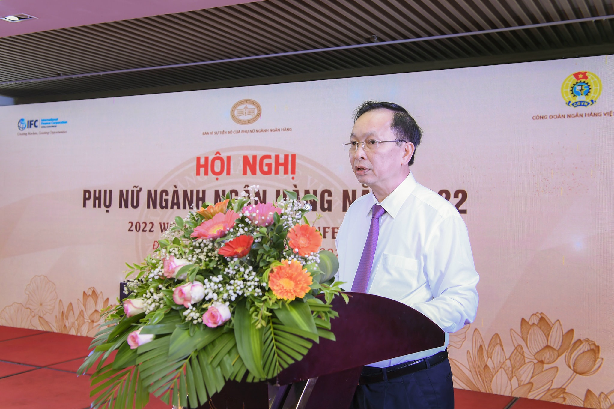 Sự đóng góp của lực lượng cán bộ nữ ngành Ngân hàng là rất trân trọng su dong gop cua luc luong can bo nu nganh ngan hang la rat dang ke