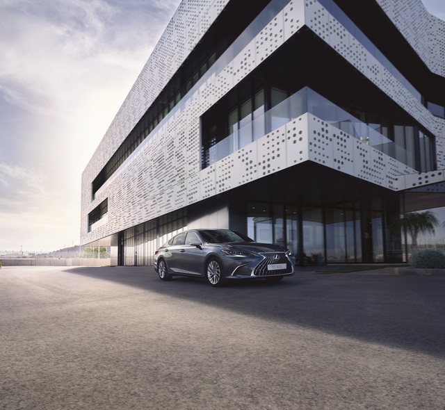 Ra mắt Lexus ES 2023