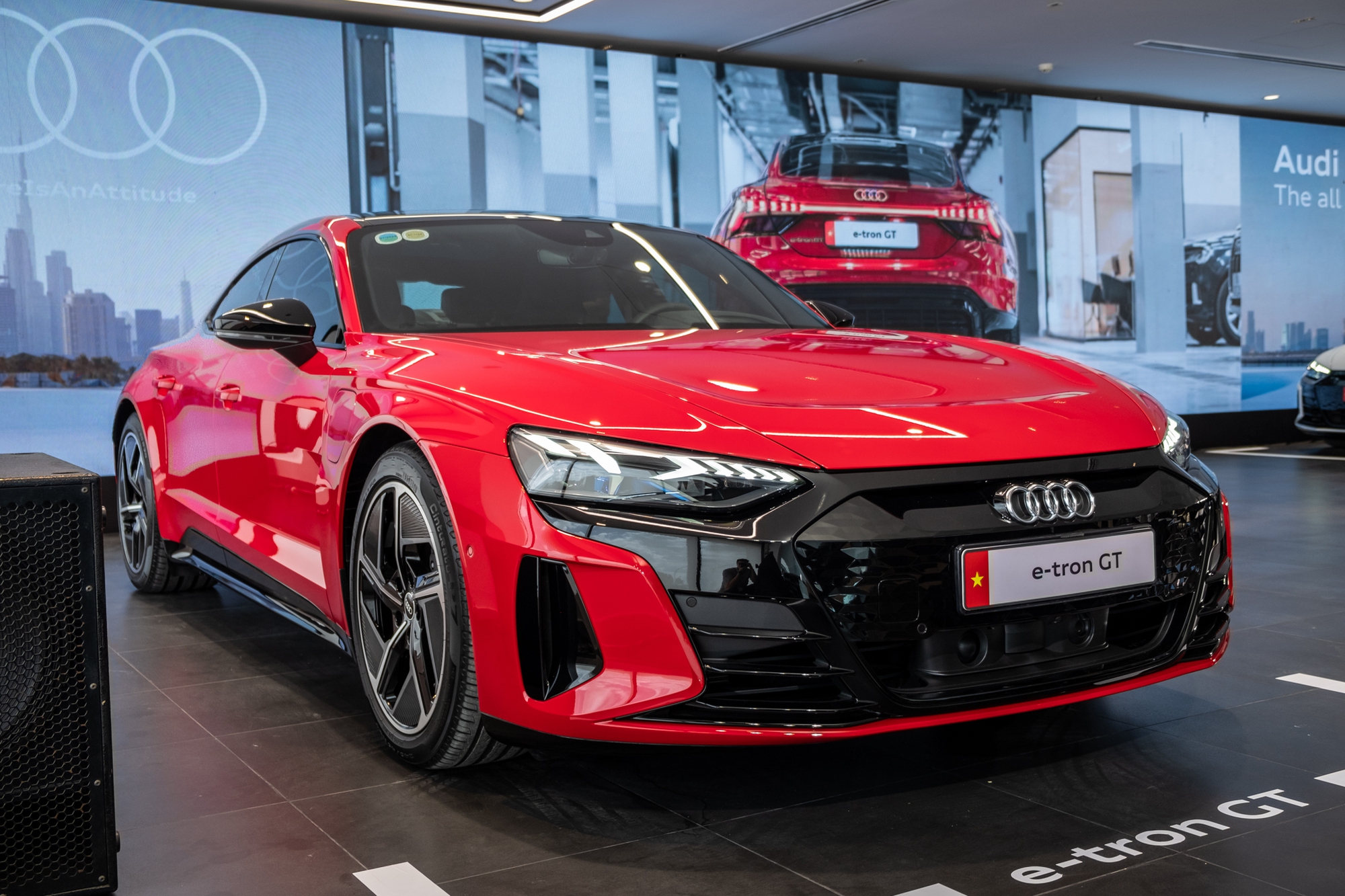 Audi e-tron GT ra mắt với giá từ 5,2 tỷ đồng