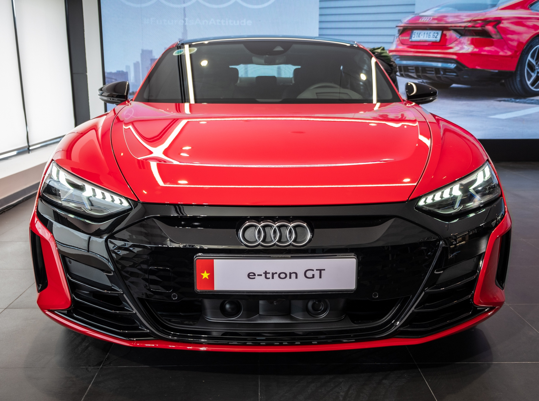Audi e-tron GT ra mắt với giá từ 5,2 tỷ đồng