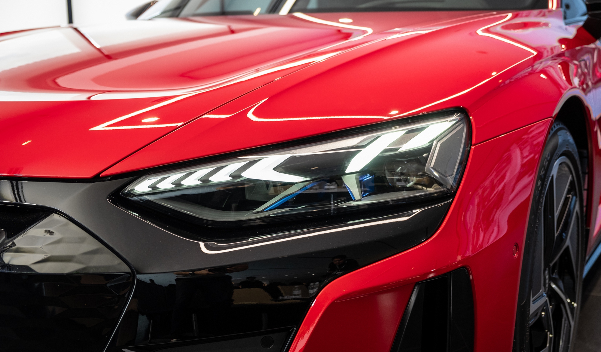 Audi e-tron GT ra mắt với giá từ 5,2 tỷ đồng