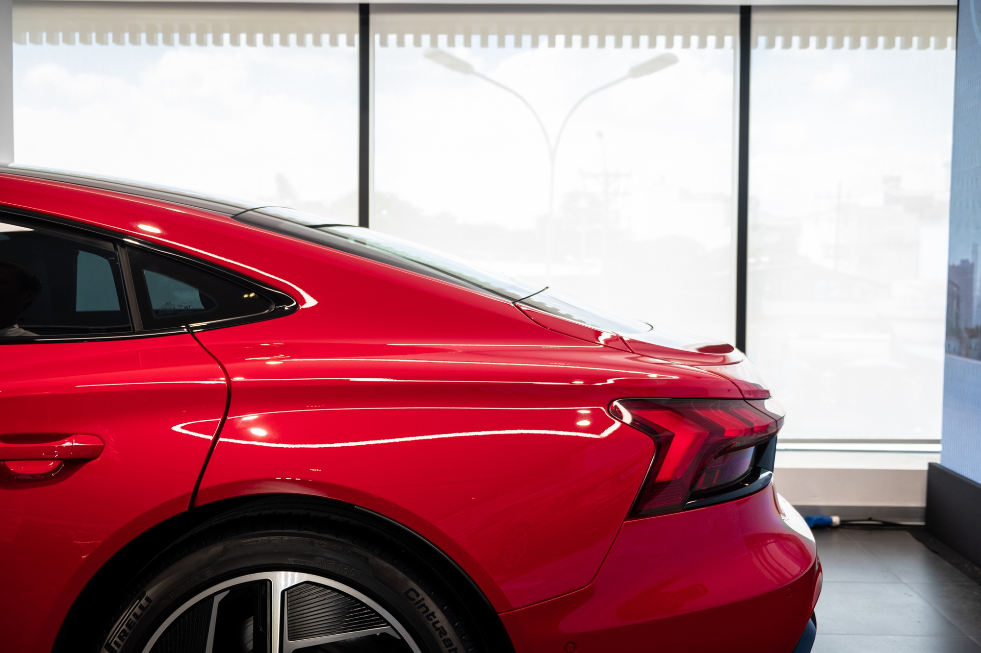 Audi e-tron GT ra mắt với giá từ 5,2 tỷ đồng