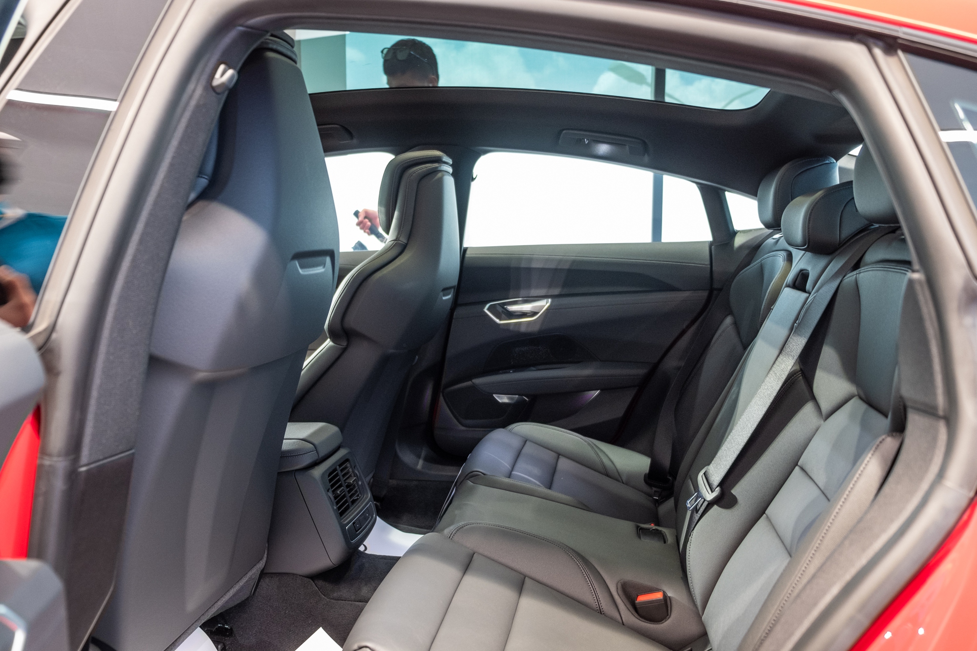 Audi e-tron GT ra mắt với giá từ 5,2 tỷ đồng