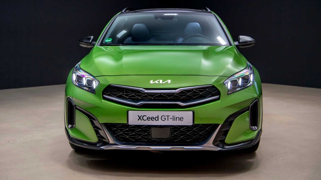 ra mat kia xceed 2023