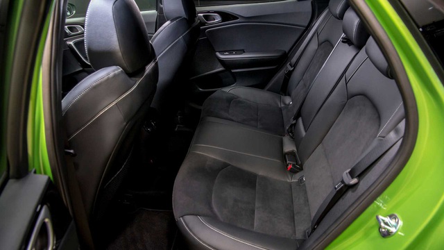 ra mat kia xceed 2023