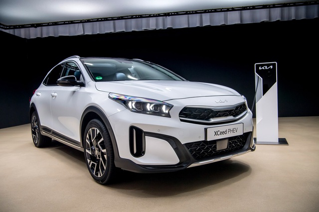 ra mat kia xceed 2023