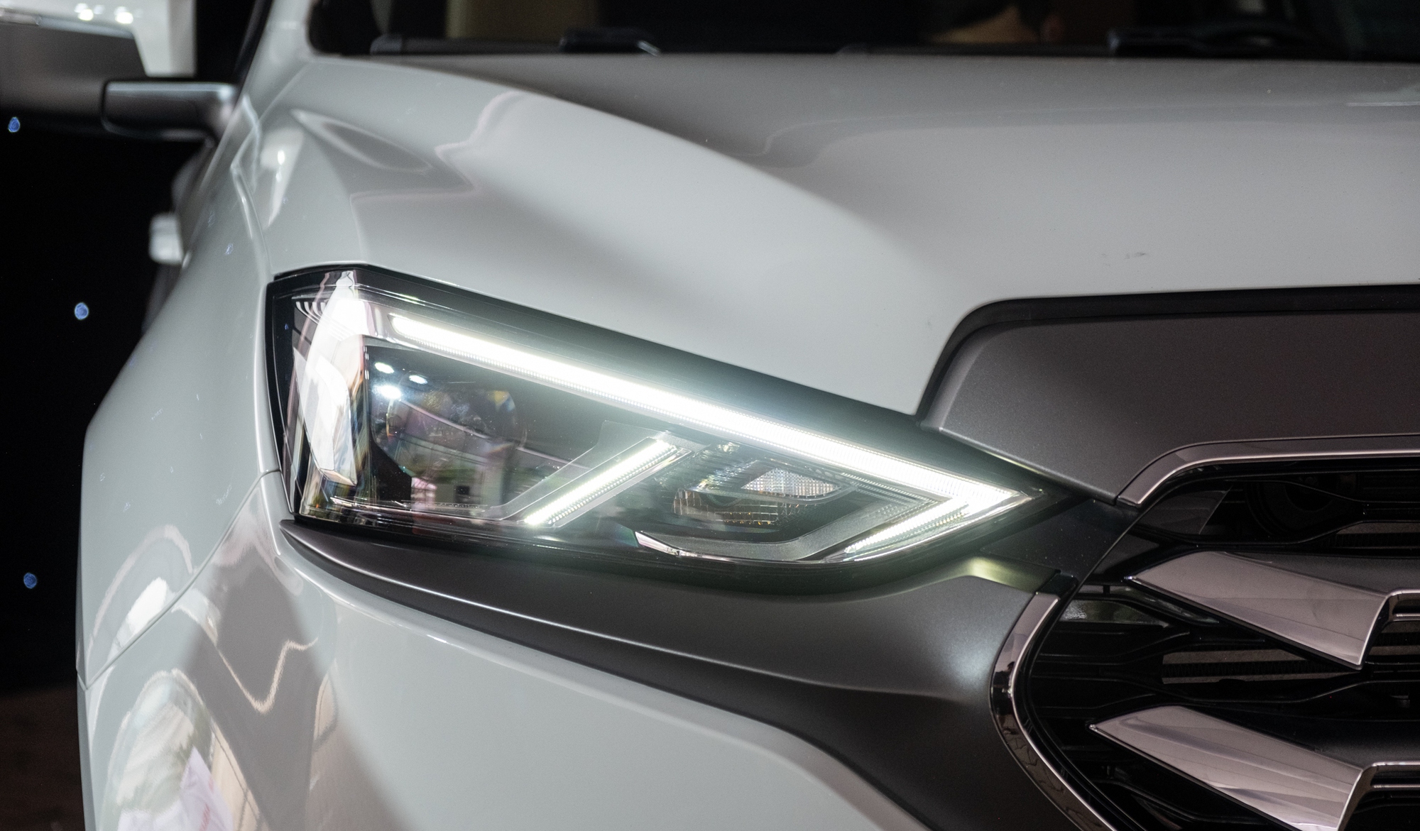 Isuzu mu-X 2022 phiên bản giá rẻ có gì?