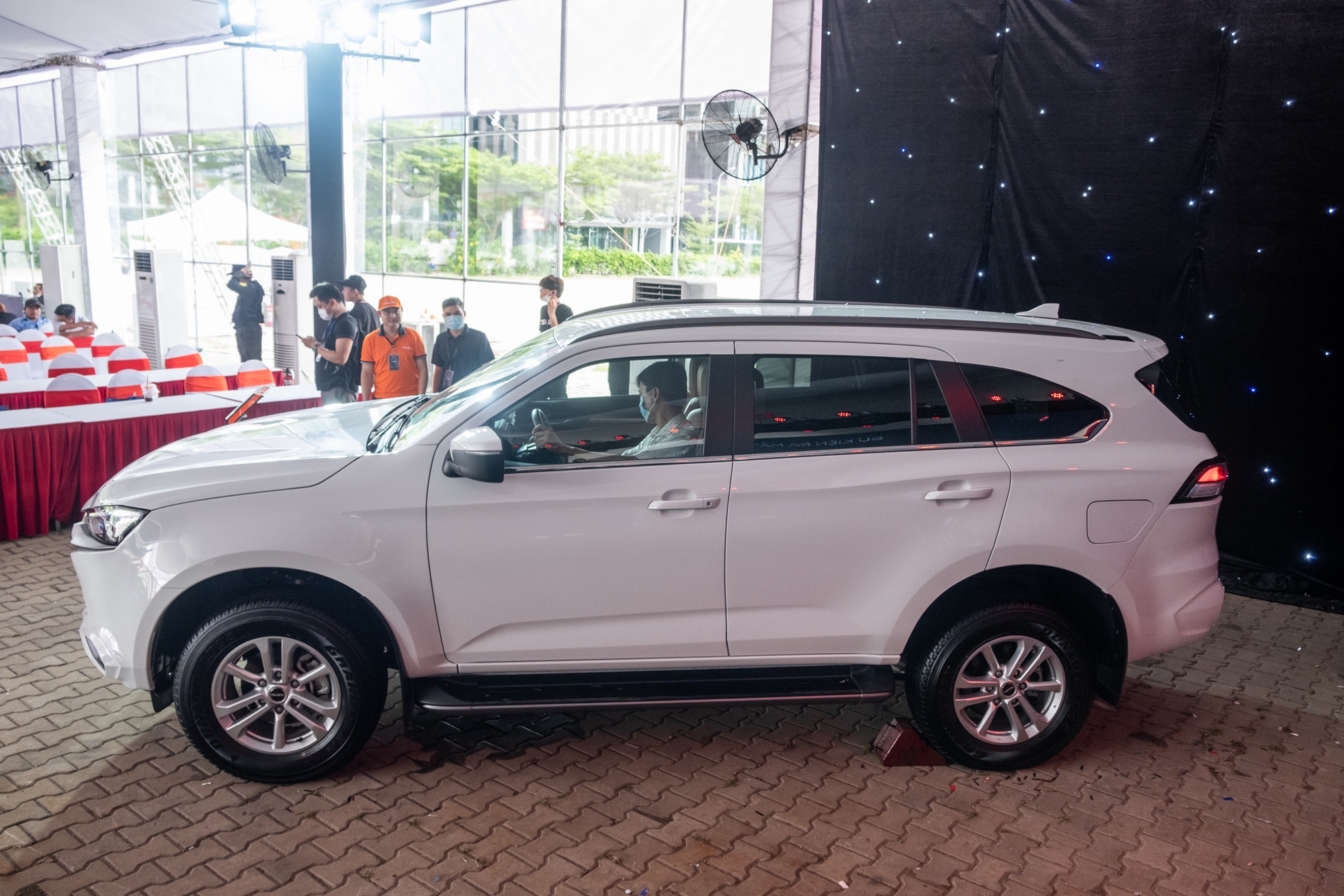 Isuzu mu-X 2022 phiên bản giá rẻ có gì?