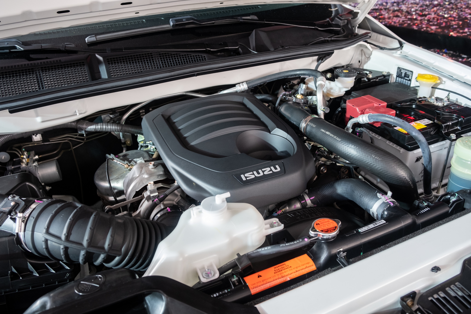 Isuzu mu-X 2022 phiên bản giá rẻ có gì?