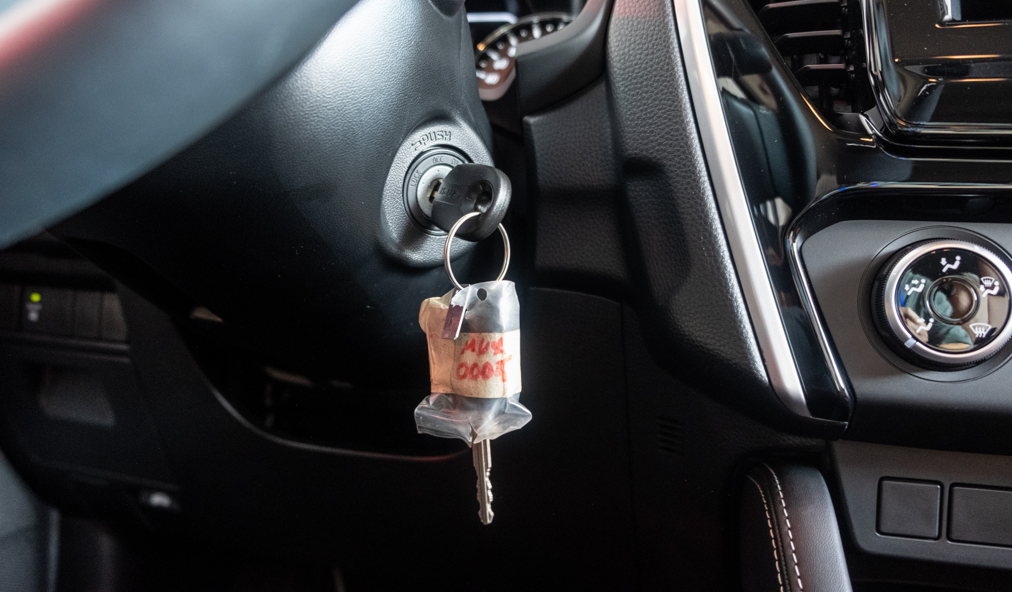 Isuzu mu-X 2022 phiên bản giá rẻ có gì?