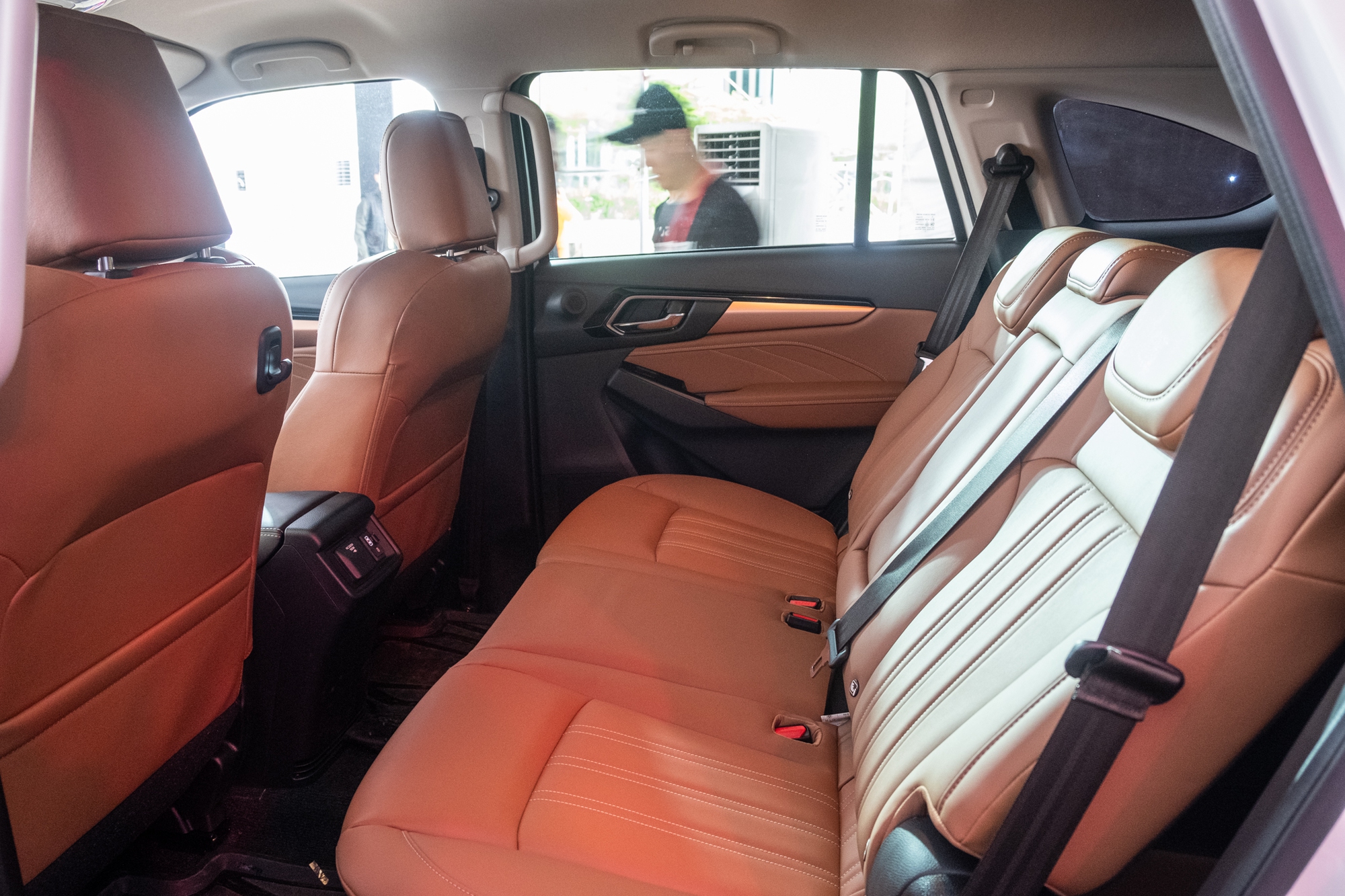 Isuzu mu-X 2022 phiên bản giá rẻ có gì?