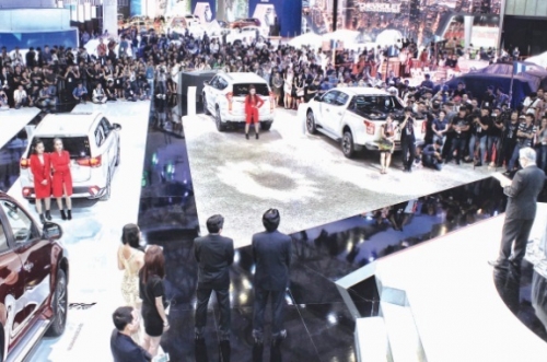 Ô tô nhập khẩu tràn vào Việt Nam