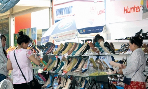 Cần cú hích cho hàng Việt