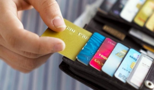 Nhà băng sôi động cuộc đua mở thẻ