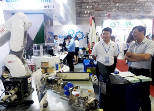 Thống nhất và chuẩn hóa quy định về hàng Việt Nam