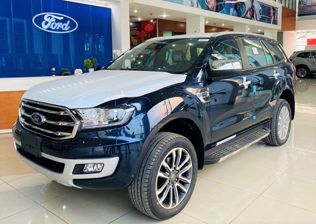 Ford Everest giảm 200 triệu đồng Ford Everest giảm 200 triệu đồng