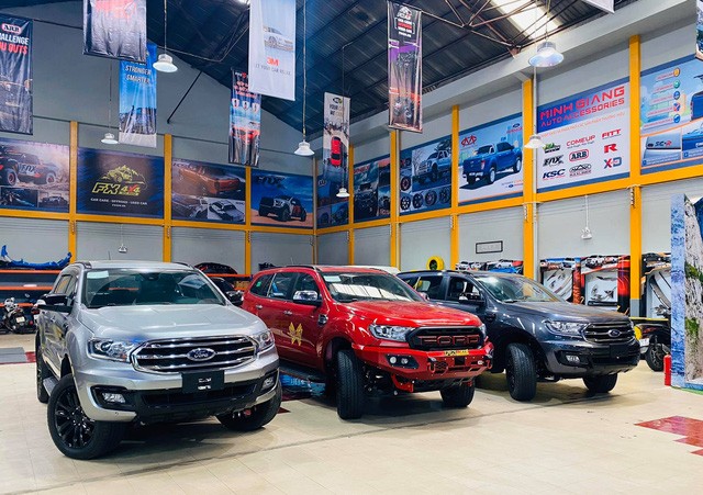 Ford Everest giảm 200 triệu đồng Ford Everest giảm 200 triệu đồng