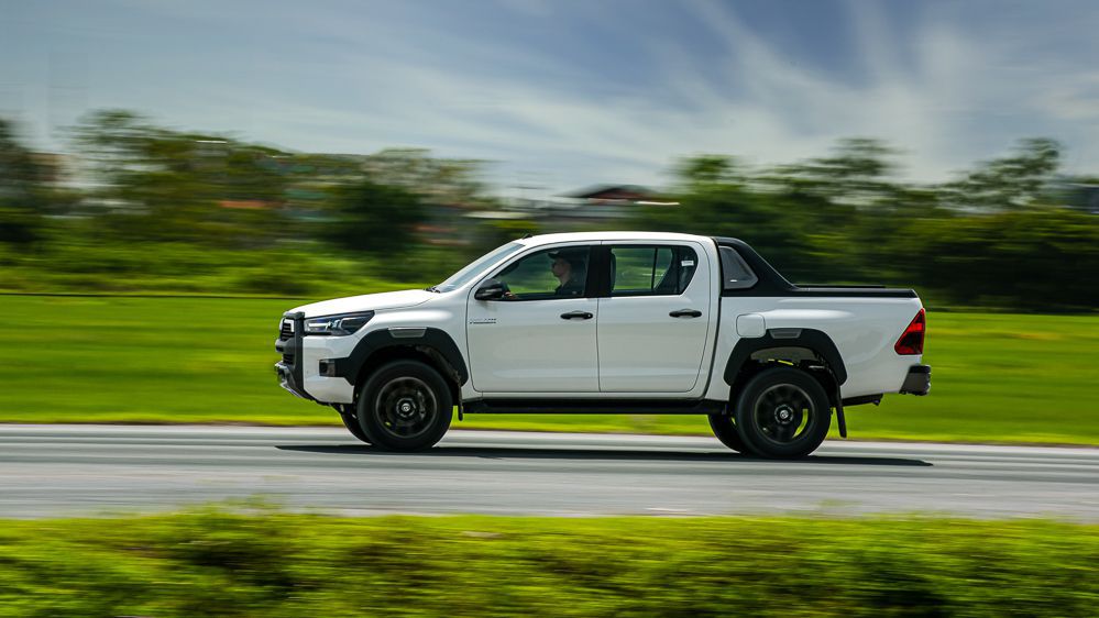 Toyota Hilux 2020 ra mắt với giá bán từ 628 triệu đồng Toyota Hilux 2020 ra mắt với giá bán từ 628 triệu đồng