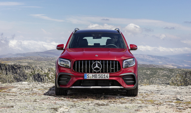 mercedes amg glb 35 4matic ra mat voi gia ban 269 ty dong