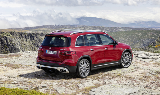 mercedes amg glb 35 4matic ra mat voi gia ban 269 ty dong