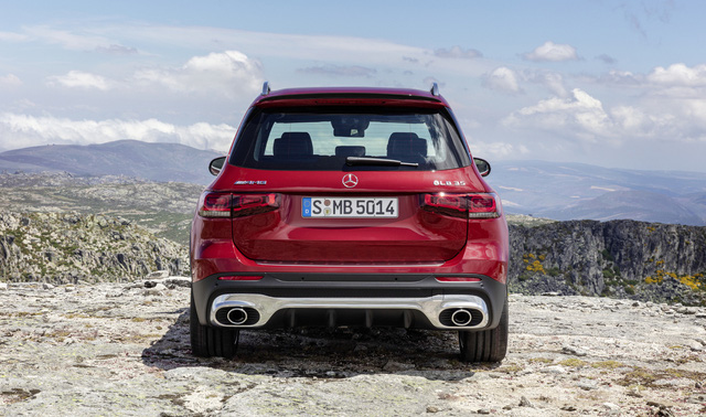 mercedes amg glb 35 4matic ra mat voi gia ban 269 ty dong