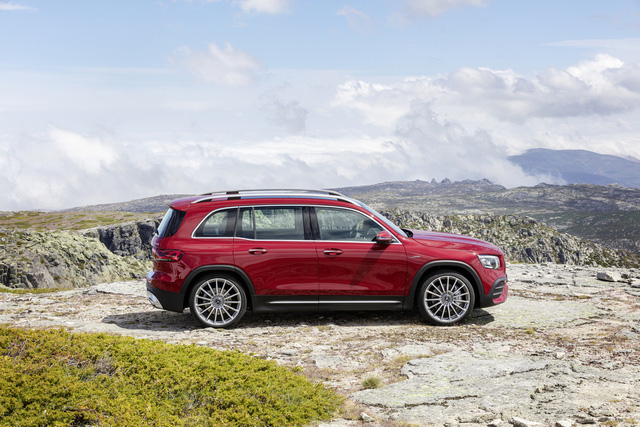 mercedes amg glb 35 4matic ra mat voi gia ban 269 ty dong