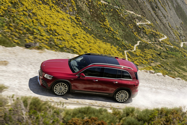 mercedes amg glb 35 4matic ra mat voi gia ban 269 ty dong