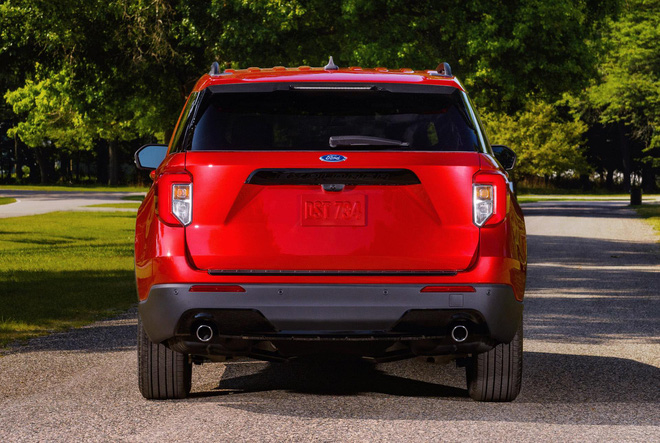 ford explorer bo sung phien ban ngoai that the thao