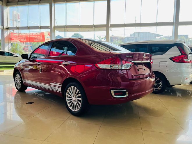 Suzuki Ciaz 2022 giảm giá còn 498 triệu đồng