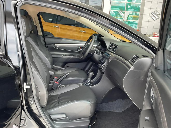 Suzuki Ciaz 2022 giảm giá còn 498 triệu đồng