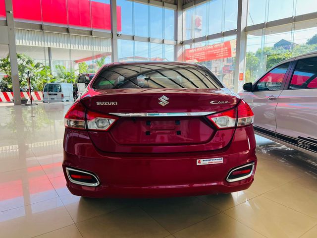 Suzuki Ciaz 2022 giảm giá còn 498 triệu đồng