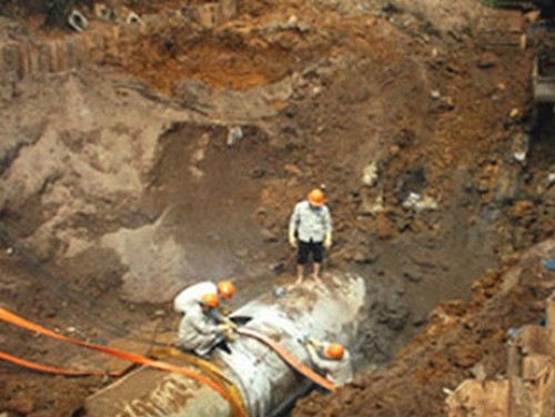 Lại vỡ đường ống nước!