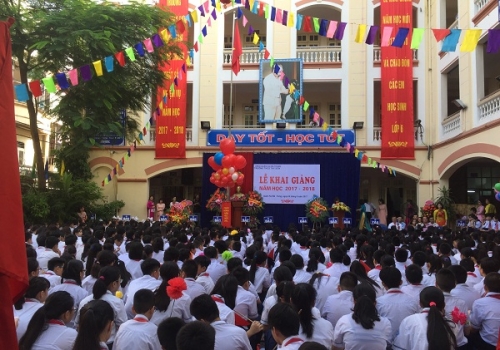 Học sinh trên cả nước khai giảng năm học 2017 - 2018