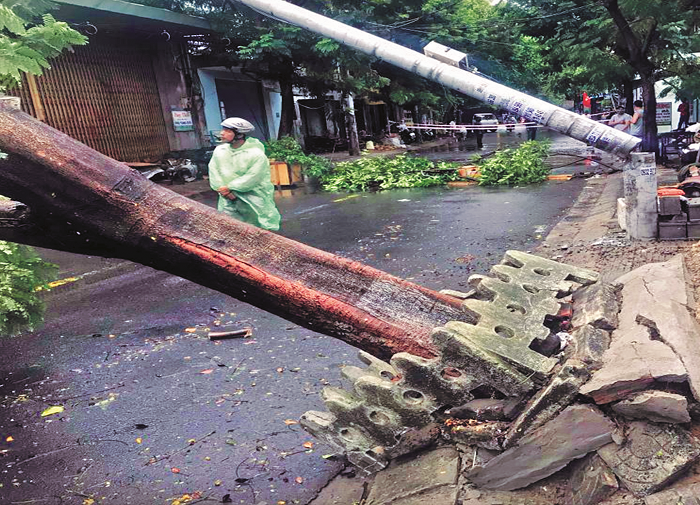 Vì sao nhiều cột điện bị “đo ván” trong bão số 5?