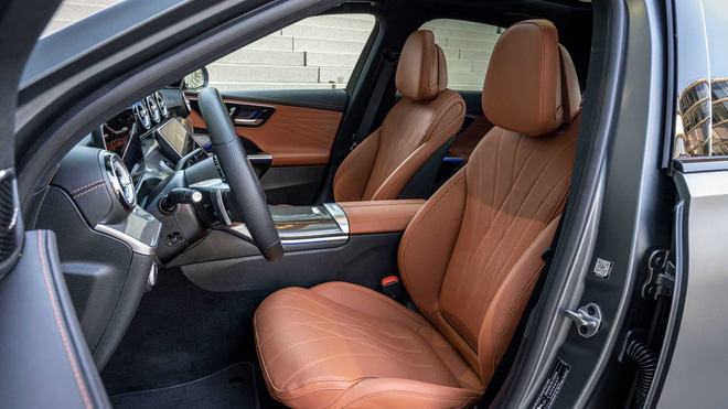 Mercedes-Benz C 300 AMG 2022 sắp về Việt Nam với giá dự kiến 2,3 tỷ đồng