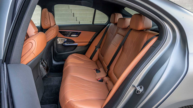 Mercedes-Benz C 300 AMG 2022 sắp về Việt Nam với giá dự kiến 2,3 tỷ đồng