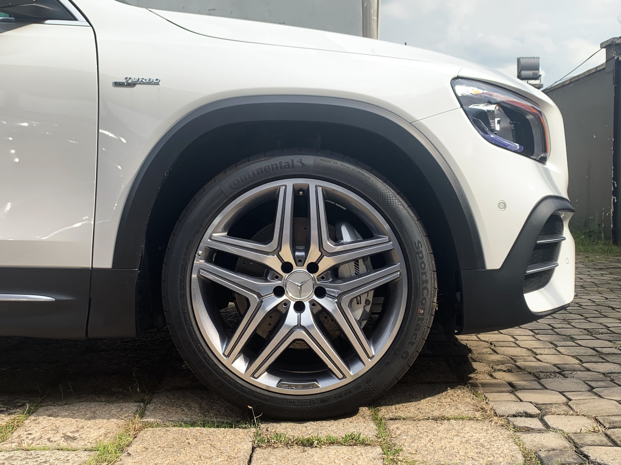 Cận cảnh Mercedes-AMG GLB 35 vừa cập bến thị trường Việt