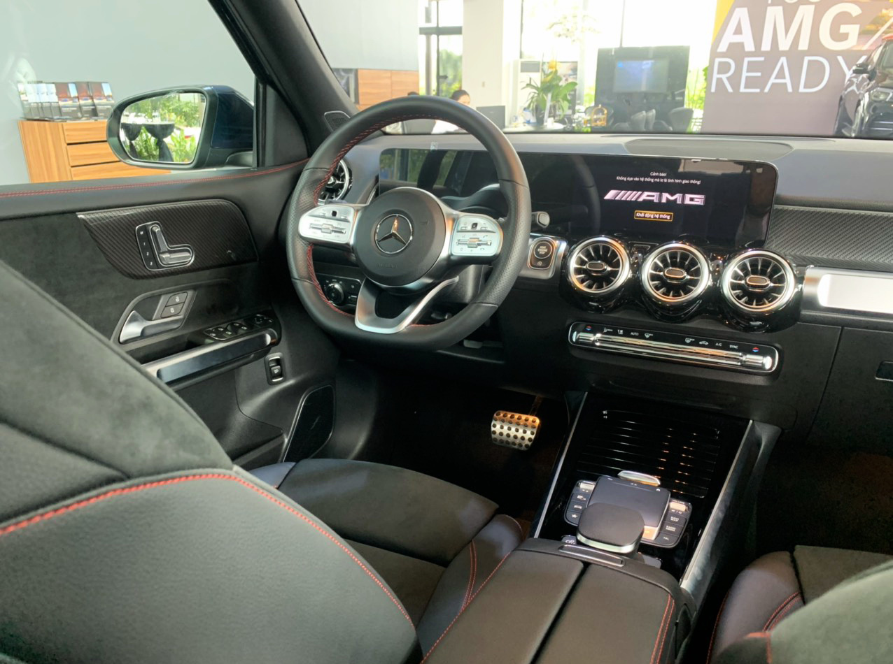 Cận cảnh Mercedes-AMG GLB 35 vừa cập bến thị trường Việt