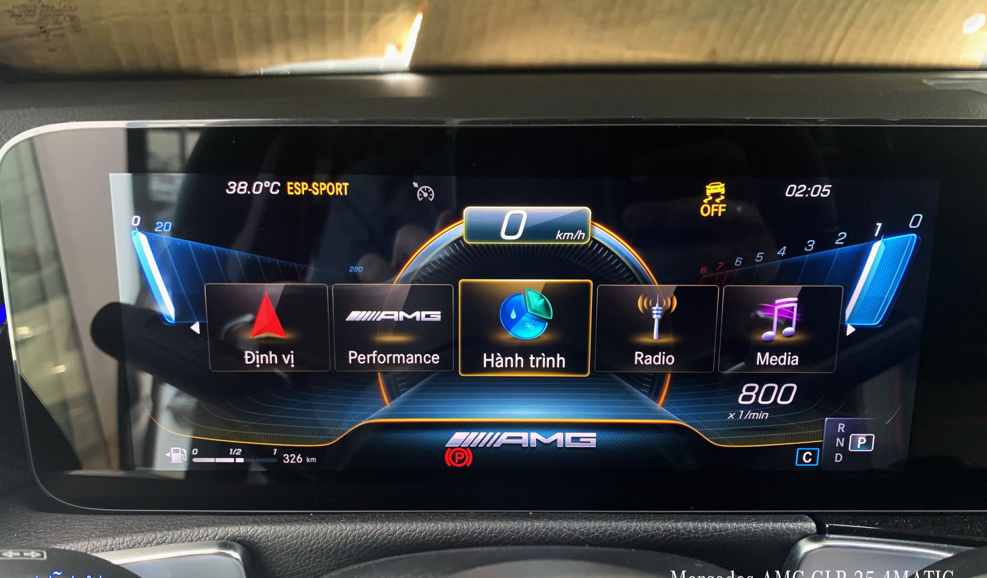 Cận cảnh Mercedes-AMG GLB 35 vừa cập bến thị trường Việt