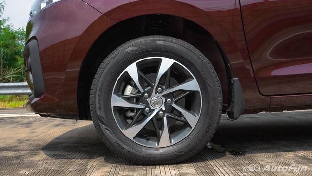 suzuki ertiga hybrid co gia du kien 5186 trieu dong