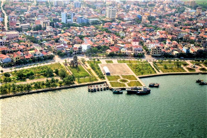 ha tang phat trien nhieu du an dat nen ven bien quang binh hut song dau tu